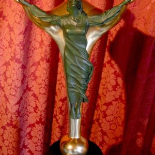 Esoterik: Skulptur „Ein Licht aus Liebe“