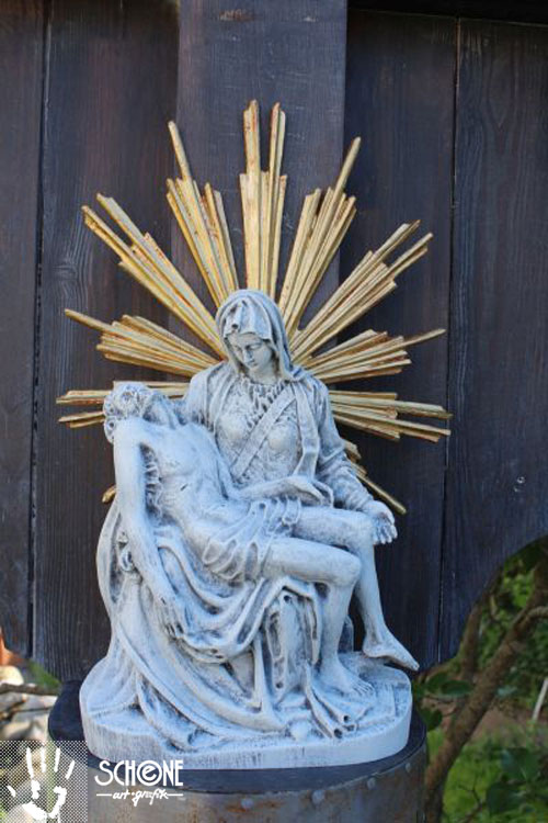Pieta am Wegkreuz