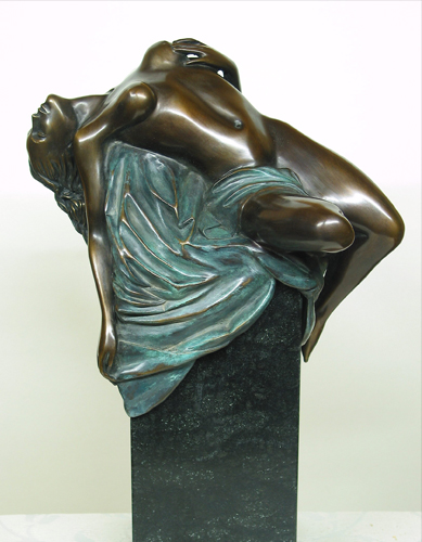 Esoterik: Skulptur Psyche liegend auf einen Stein