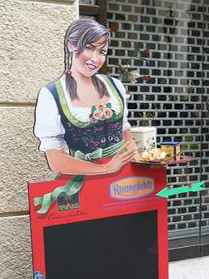 Die schöne Münchnerin, Aufsteller