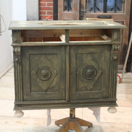 Wie aus einem alten Möbel ein Neues entsteht | Kunst Skulpturen