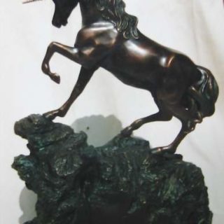 Mythologie: Skulptur „Einhorn“