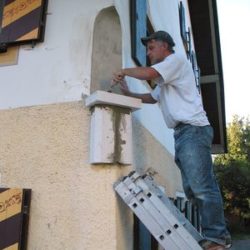 Eckfigur am Haus