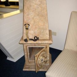 Obelisk als Möbel