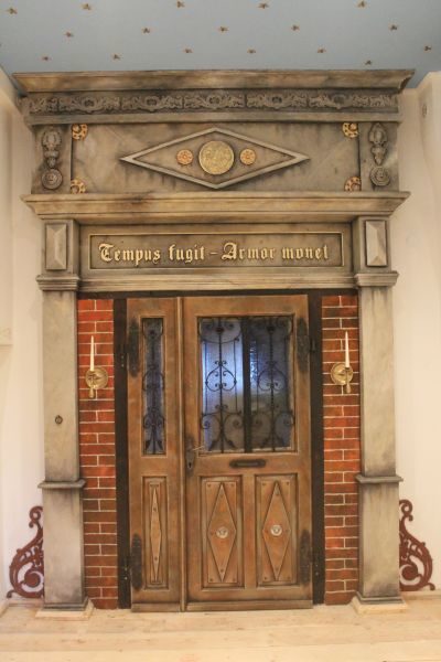 Eingangstür wird zum kunstvollen Portal
