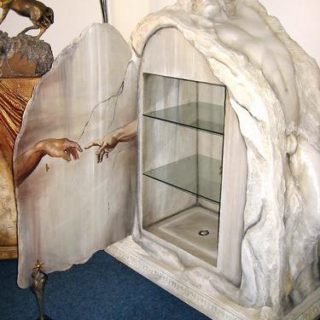 Schrank zu Ehren von Michelangelo