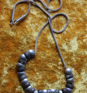 Schmuck: Silberkette mit beweglichen Elementen
