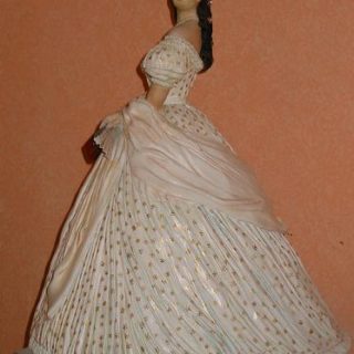 Typisch-bayerisch: Skulptur „Kaiserin Elisabeth“