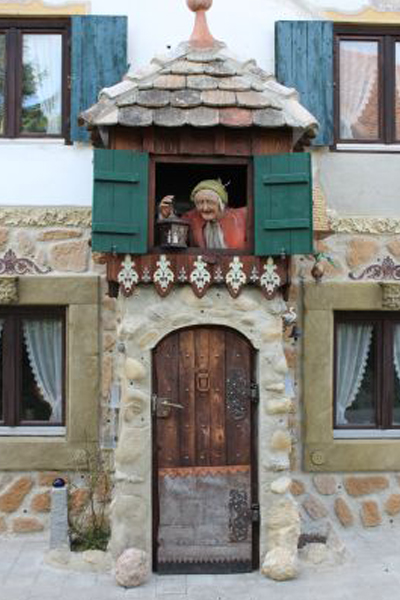 Turm für den Mülleimer
