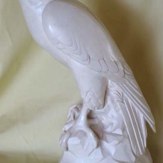 Tierskulpturen: Skulptur „Wanderfalke“