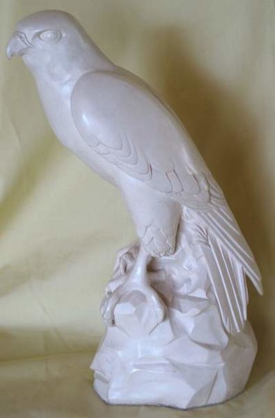 Wanderfalke aus Keramik