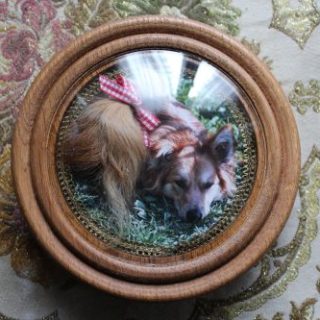 Drechselarbeiten: Reliquie mit Hundehaare