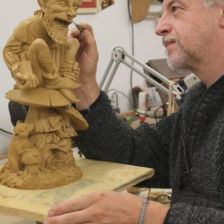 Giftzwerg aus Keramik bemalt