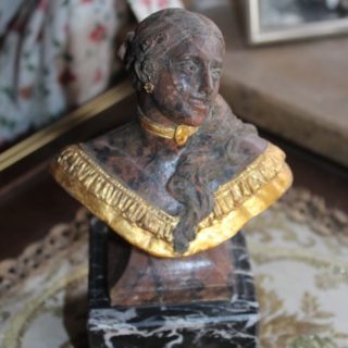 Sonstige-skulpturen: Skulptur „Frauenbüste“