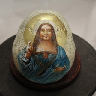 Religion: Skulptur „Jesus (nach Leonardo da Vinci) auf Schädel“