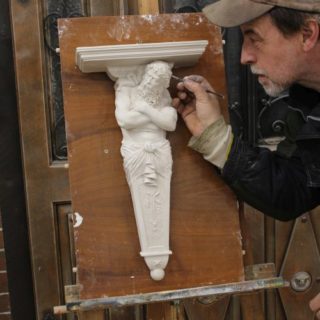 Mythologie: Skulptur „Atlas Konsole“