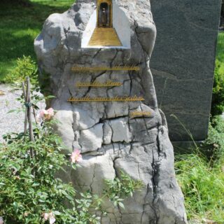 Esoterik: Skulptur „Himmelsleiter“ Grabgestaltung