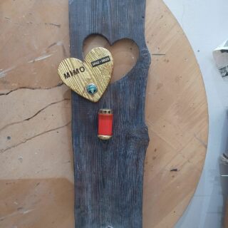 Holzschnitzerei: Skulptur „Grabstele“