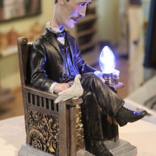 Persoenlichkeiten: Skulptur „Nikola Tesla“
